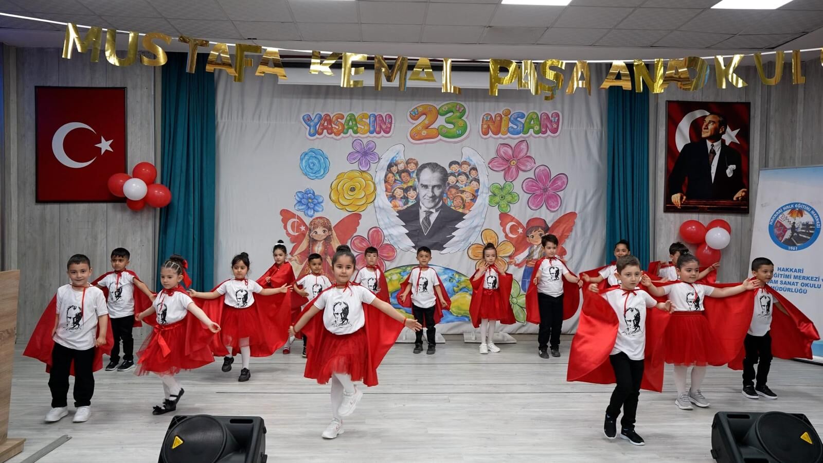 Hakkari’de 23 Nisan Sahnesi Miniklere Emanet