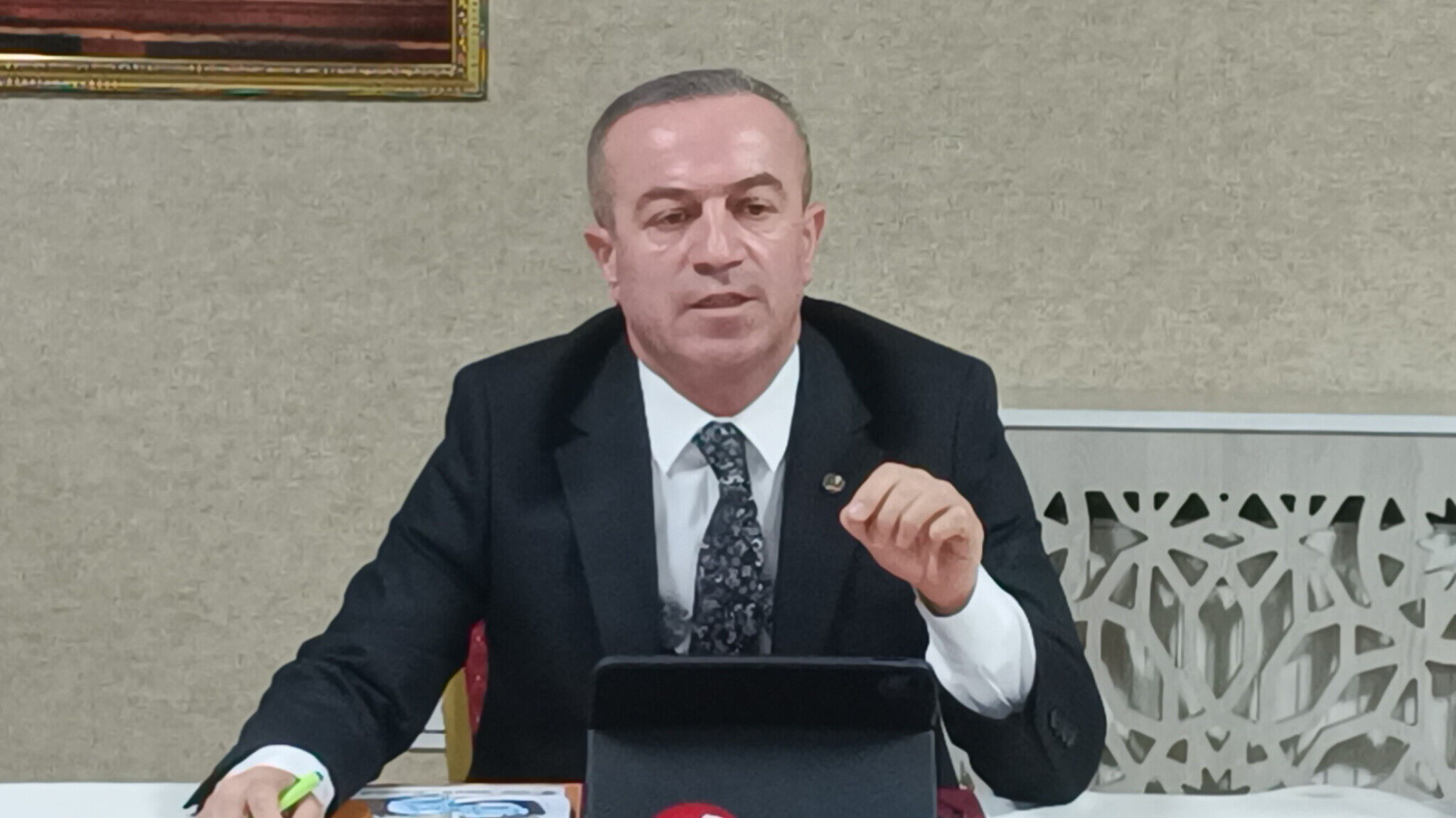 BAŞKAN KAYA’DAN SERT AÇIKLAMA: “ÖNCE YOL AÇILACAK, SONRA HESAP SORULACAK; HOROZ GİBİ ÖTMENİN ANLAMI YOK”