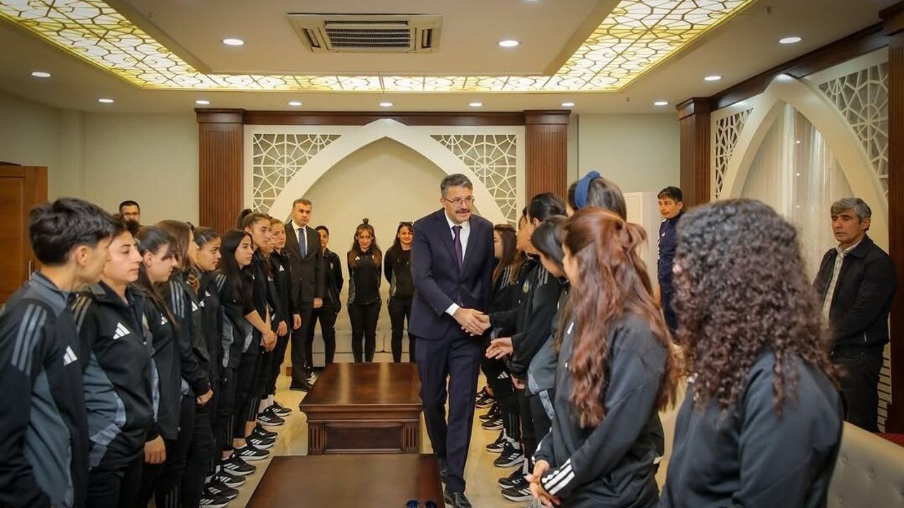 Yüksekova’nın Altın Kızları’ndan Vali Çelik’e Ziyaret