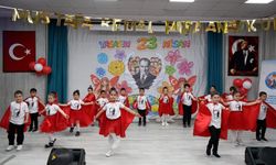 Hakkari’de 23 Nisan Sahnesi Miniklere Emanet