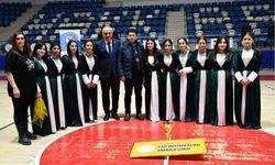 Hakkâri’de Halk Oyunları Coşkusu: 25 Ekip Sahne Aldı