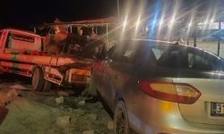 Hakkâri’de Yüklü Oto Kurtarıcı Kaza Yaptı: 3 Kişi Yaralandı