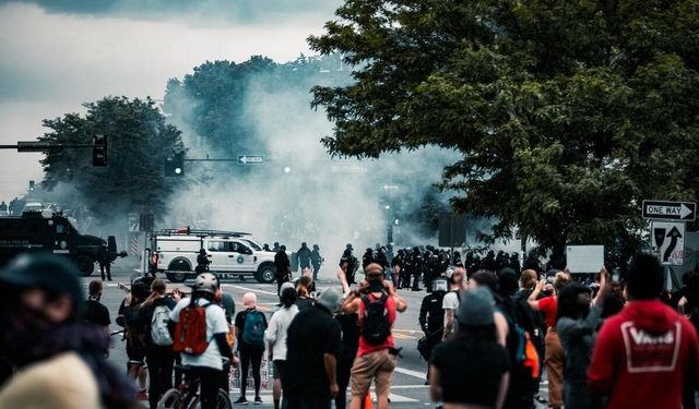 Here's What An Astrologer Wants You To Know About Horoscopes