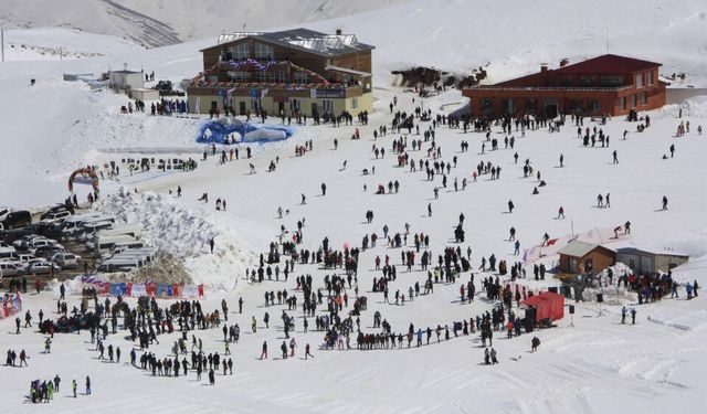 Bugün 5 Bin Misafiri Ağırladı!Hakkâri Kış Turizminin Merkezi Oluyor!