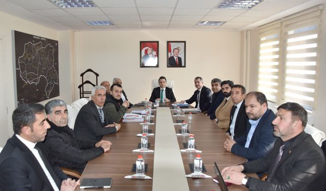 "Buğra Karadağ, Yüksekova'daki 10 Köy Muhtarı ile Toplantı Gerçekleştirdi"