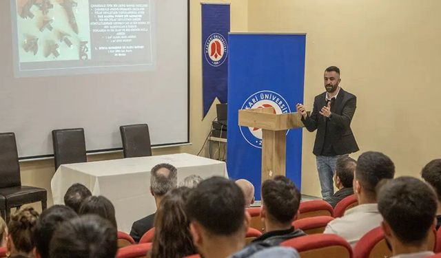 Hakkari'de 18 Mart Çanakkale Zaferi kapsamında konferans düzenlendi
