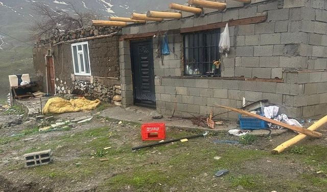  Ev Gitti, Ahır Gitti, Ne Varsa Gitti