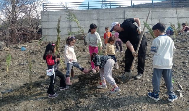 Başkan Aksaç, Çocuklarla Toprak Kaymasına Karşı Geleceği Yeşertti