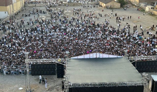 Yüksekova’da Rojda Rüzgârı Binlerce Kişi Halaylarla Coştu