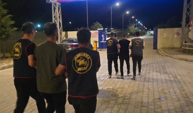 Hakkari’de Kaçış Yok: 15 Yıl ve 3 Yıl 9 Ay Cezalı İki Şahıs Tutuklandı
