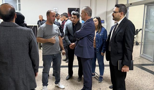 Hakkâri İl Sağlık Müdürü Dr. Kara’dan Gece Mesaisi Ziyareti