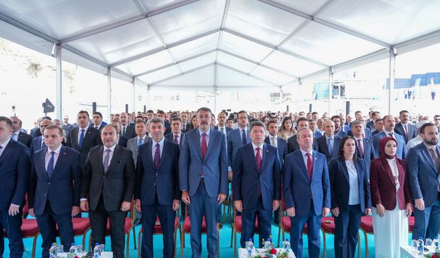 Ali Çelik ile Zeydin Kaya’nın Yan Yana Görülmesinden Rahatsız Olanlara Hizmetle Verilen Cevap