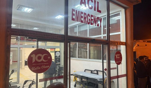 Hakkari’de Bıçaklı Kavga: 1’i Ağır 2 Yaralı