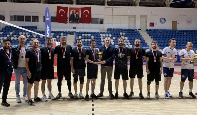 Kamu Spor Oyunları Voleybol Finali Nefes Kesti