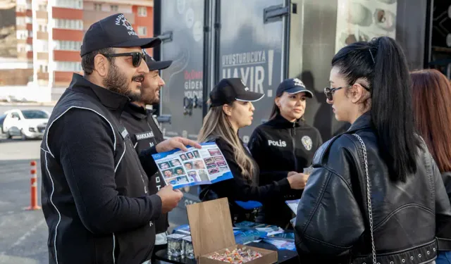 Hakkari Üniversitesinde Narko-Tır’a Yoğun İlgi