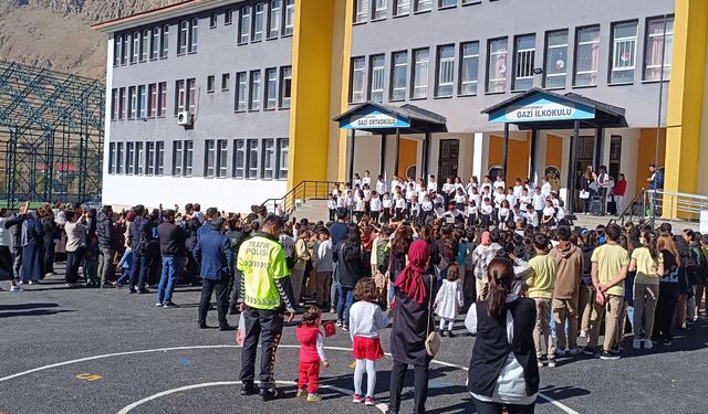 Veliler Gururlandı, Öğrenciler Parladı: Gazi Okulu’nda 29 Ekim Kutlaması