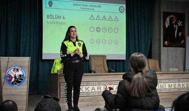 Hakkari’de Trafik Güvenliği İçin Örnek Adım: “Okul Geçidi Görevlisi Eğitimi” Yoğun İlgi Gördü