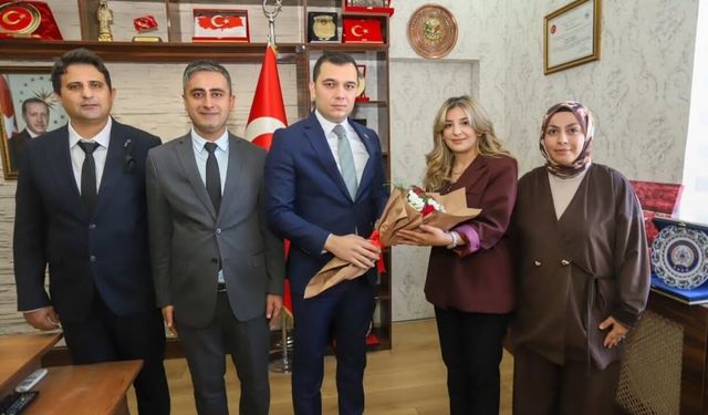 Çukurca’da Öğretmenler Günü Anlamlı Ziyaretlerle Kutlandı