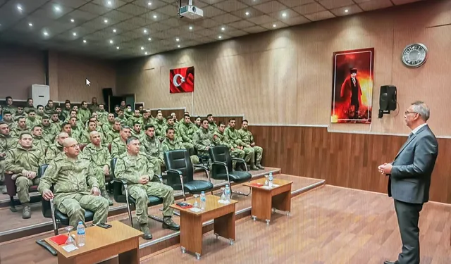 Hakkari Üniversitesi’nden Mehmetçik’e Yapay Zekâ ve Savunma Sanayi Sunumu