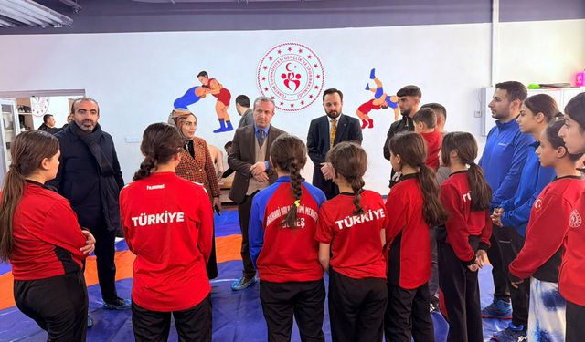 Hakkâri’nin Şampiyonları Antrenmanda Ziyaret Edildi