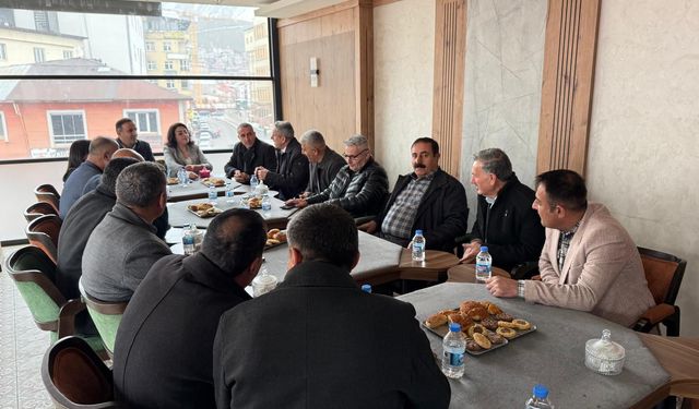 DEM Parti Hakkâri’de Muhtarlarla Kritik Toplantı: “Sorunların Çözümü İçin Ortak Adım”