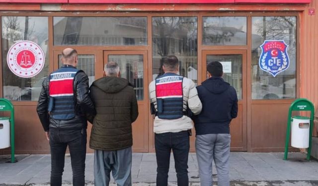 Hakkari’de Güvenlik Güçlerinden Suçlulara Darbe Kırmızı Bültenle Aranan İsim Yakalandı