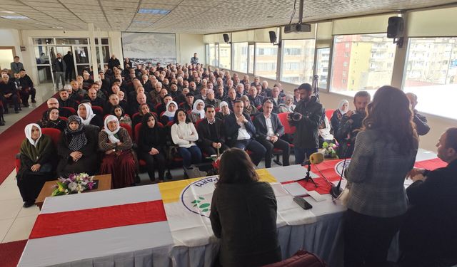 Hakkari’de Tarihi Buluşma Demokratik Süreç Masaya Yatırıldı