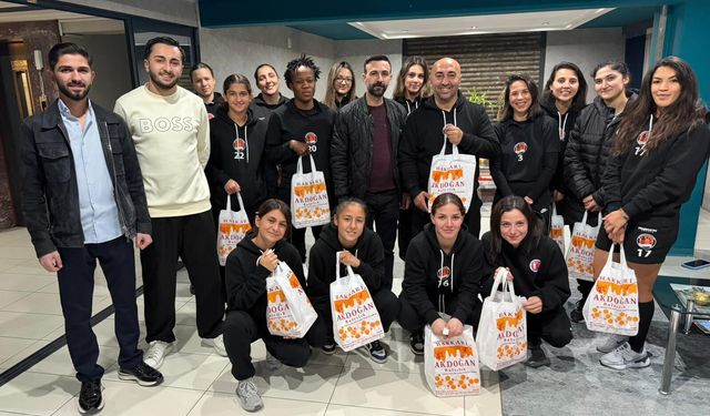 Hakkâri’de Kadın Futboluna Anlamlı Destek: Kazandıoğlu’ndan Örnek Davranış