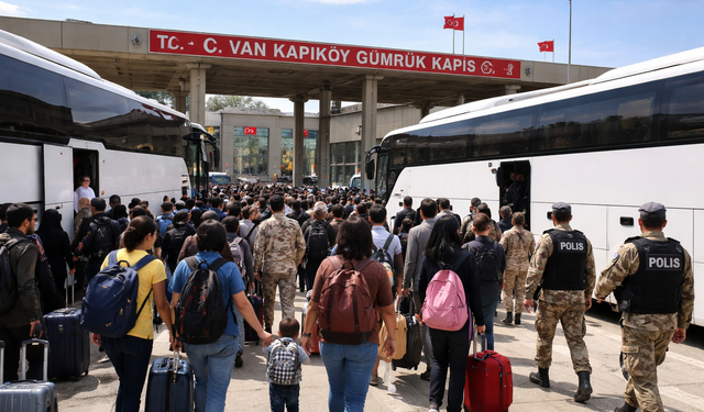 İRAN’DAN TAHLİYE3 ÜLKENİN DİPLOMATLARI VAN’DA