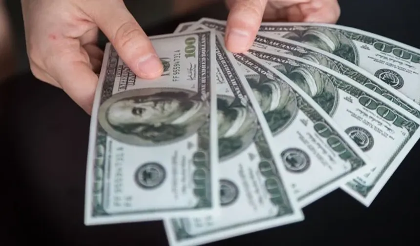 Döviz kurları güne yatay seyirle başladı.