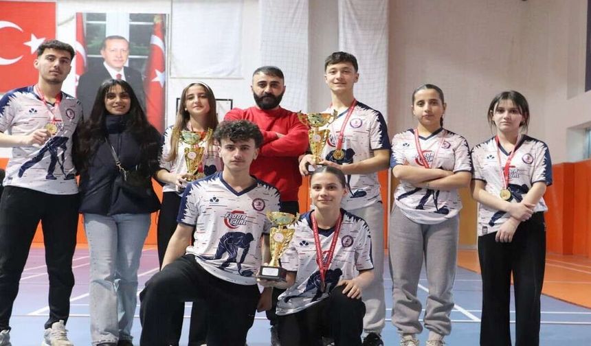Spor Lisesi’nden Çifte Şampiyonluk